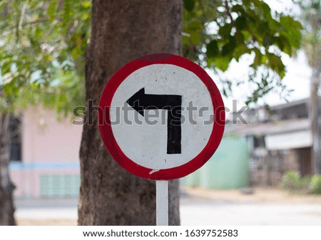 Signs for turning to the left