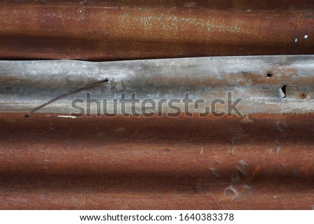 The background image of the metal sheet is rusty.
