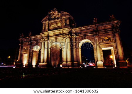 Puerta de Alcalá - Of the best known monuments in Madrid, where all tourists take a souvenir photograph. It is located in the historic center of Madrid, near the Retiro Park