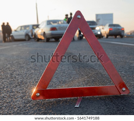 warning road sign that an accident has occurred