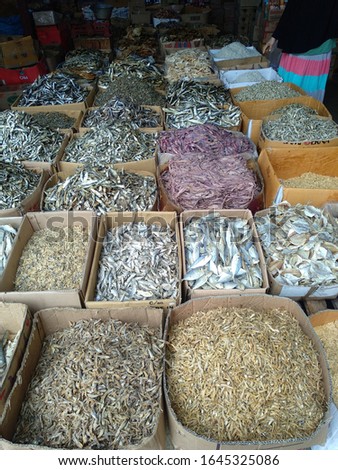 picture of a traditional market. the market is located in sukabumi west java which is visited by many people