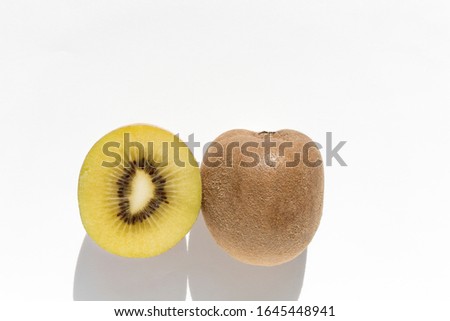 "Apple kiwi" produced in Japan.It is so called because of its round shape like an apple.