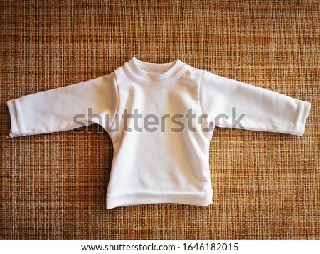 White mini long sleeve t-shirt for children's toy