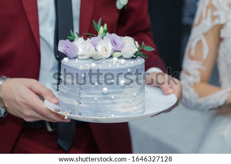 Beautiful wedding cake at a banquet on a happy wedding day.