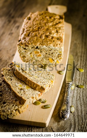 Irish bread with grains and raisins