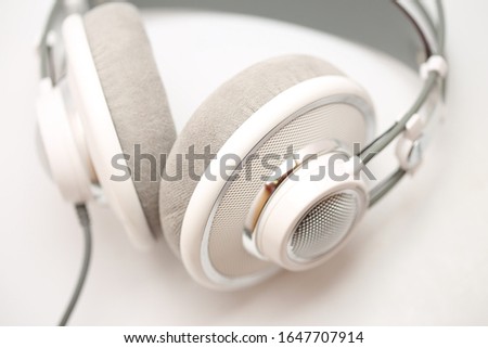 fullsize headphone for music listening