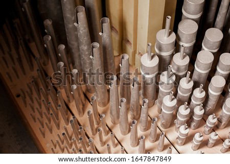 Organ, keyboard instrument of more pipe divisions