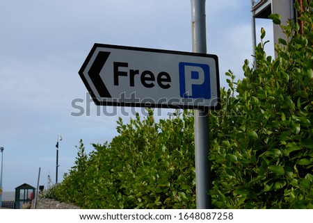 Free parking sign road side (UK)