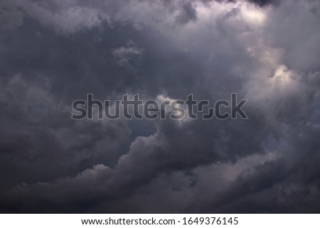  POA, SAO PAULO, BRAZIL   -  roll of gray clouds, returned by the winds under a cloudy sky.