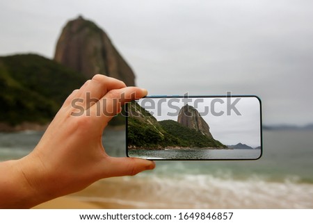 Photographing a Sugar Loaf mountain on a smartphone, Rio-de-Janeiro