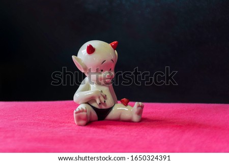 The little sitting devil boy toy