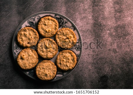 
Seven delicious cookies on a plate decorated with flowers. Aerial View Horizontal format