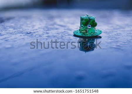 Saint Patrick's day leprechaun  lucky hats on shiny background  with water droplets and copy space.  Paddy day concept.