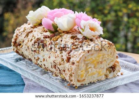 Meringue roulade with cream and lemon curd 
