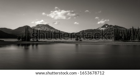 Sparks lake and mountain panorama