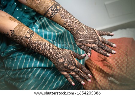 mehendi on Indian bride hand. mehendi design.