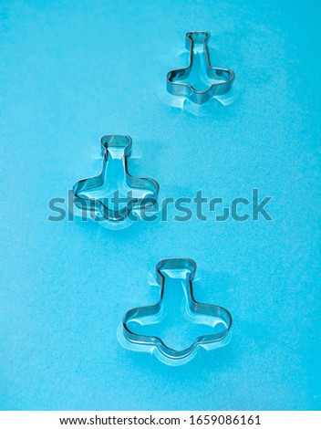 metal molds for baking cookies in the form of airplanes. One large plane, another smaller and a third very small