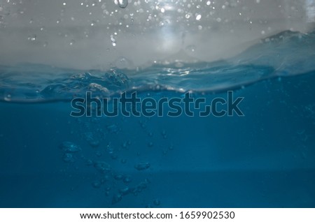 
Water motion picture With both waves and bubbles