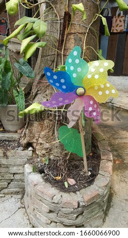 The windmill is made of plastic. There are many colors. Looks beautiful, cute. It makes you feel fresh. When placed under a tree.