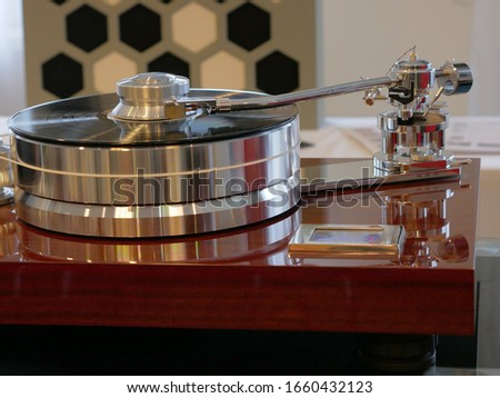 Stereo turntable vinyl record player. Audiophile HiFi luxury components. Royalty-Free Stock Photo #1660432123