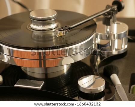 Retro turntable player.Turntables needle on vinyl record disc with music. Audiophile analog audio equipment for HiFi luxury sound system. Royalty-Free Stock Photo #1660432132