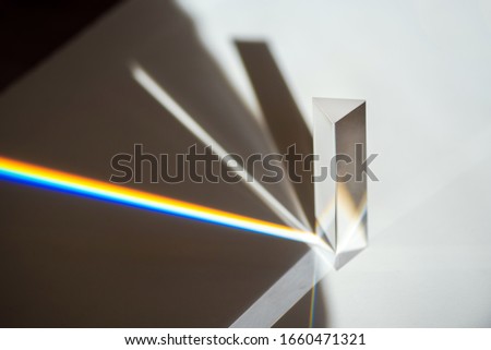 Transparent prism for light education expriments