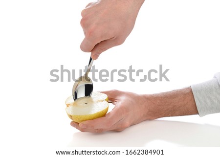 Lifehacks; Extracting the core of a pear with table spoon.  