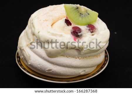 Meringue cake