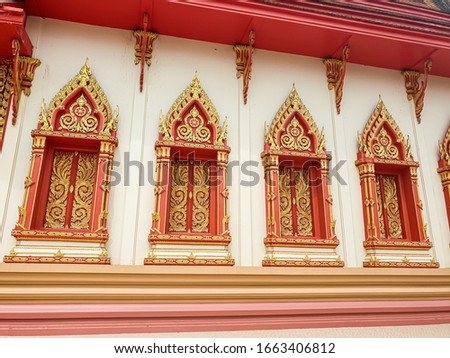 Pictures of temples in Bangkok The side has striking red and white windows. Beautiful with Thai patterns Sky background