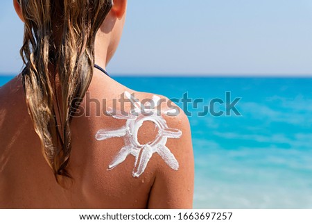 Picture of the sun on the back of a girl