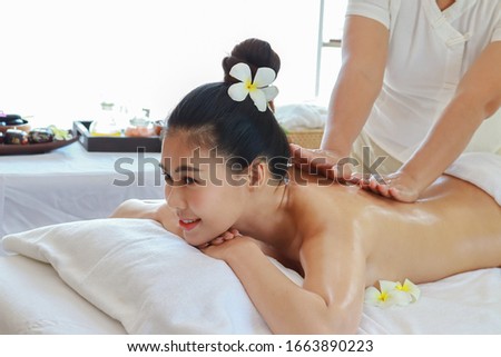 Asian woman are treated by professional masseuses in spa salons Healthy massage Massage to relieve fatigue and relax