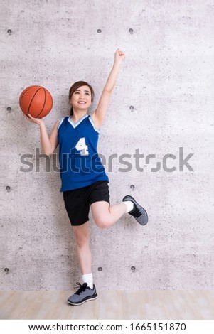 The Asian woman who plays basketball