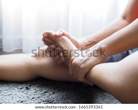 foot pain use hand massage to relieve pain and relax the foot muscles and numbness