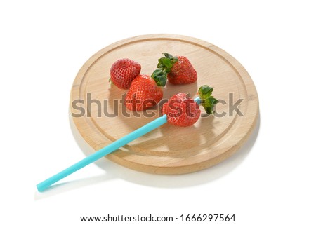 Lifehacks; Remove Stems of Strawberries Easily Using Straw     