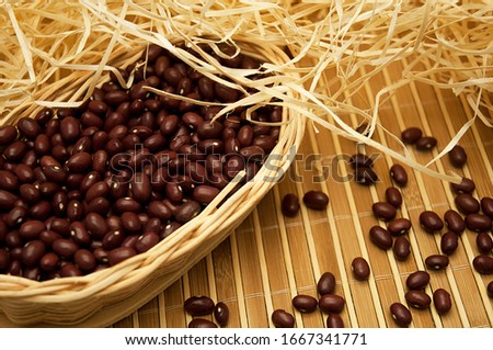 Studio photography - raw beans on bamboo mat