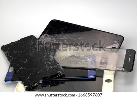 Mobile phone screen cracked on white background with text writing area.
