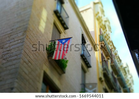 A picture of the Catalonian flag on the balcony of an apartment in Barcelona.