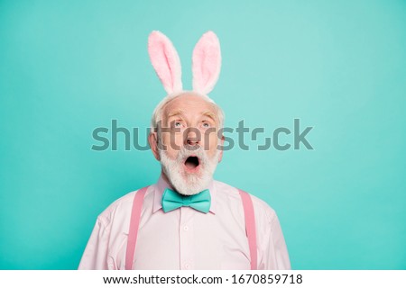 Close up photo astonished old man gentleman easter party event look up copyspace impressed incredible festive traditional sales scream wear pink bunny headband isolated turquoise color background