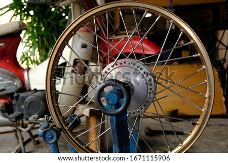 The wheels of a motorcycle are strange.
