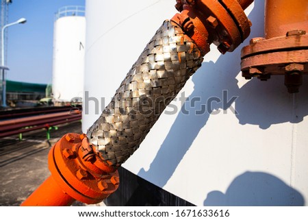 Flexible stainless steel pipe, installed with pipes in the industry Flexible hoses for reducing the force between the oil storage tanks In and out pressure.