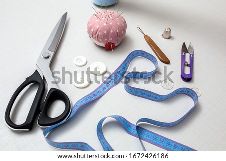 Tailor's tool and equipment for sewing