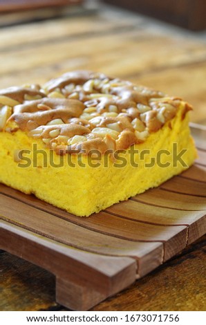 Spikoe is a Dutch influenced fluffy and buttery sponge cake, usually topped with walnuts or chocolate chips.