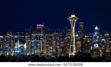 View onto the skyline of Seattle, Washington, taken from the Kerry Park. The skyline of Seattle is characterised by the eye-catching Space Needle observation tower.