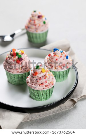 Tasty Cupcake Photography - You do not need to make things complicated in order to get beautiful cupcake photography.