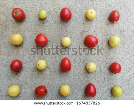 Flat lay, a top view of some tomatoes and lamons. 