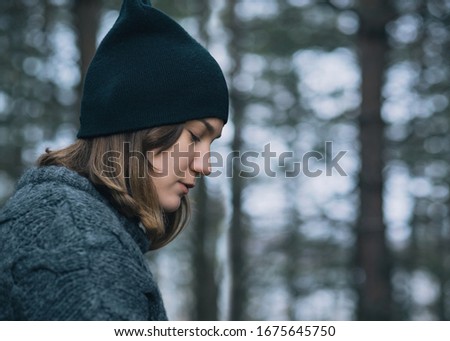 Close-up photo Woman in the forest camping Young woman in black hat and warm sweater a resting in the forest