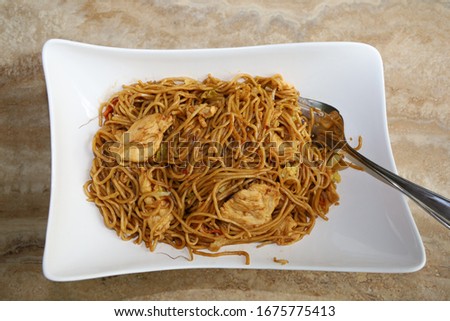 lo mein noodles with chicken.