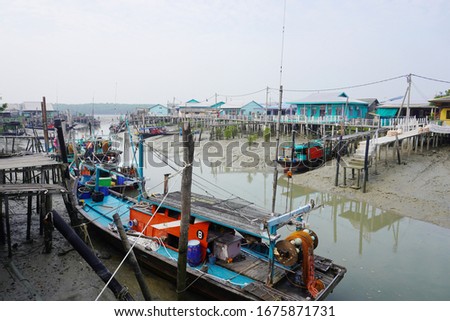 Pulau Ketam is an island at the mouth of the Klang River, near Port Klang. It host Chinese fishing villages comprising houses on stilts and the boat is the main transport here. 