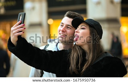 Couple of turists taking a selfie in the city