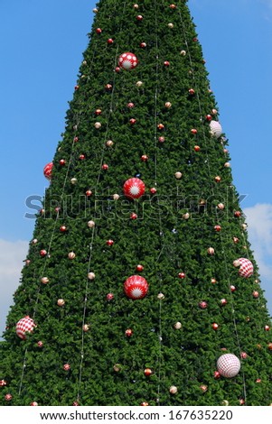 christmas tree with colorful balls